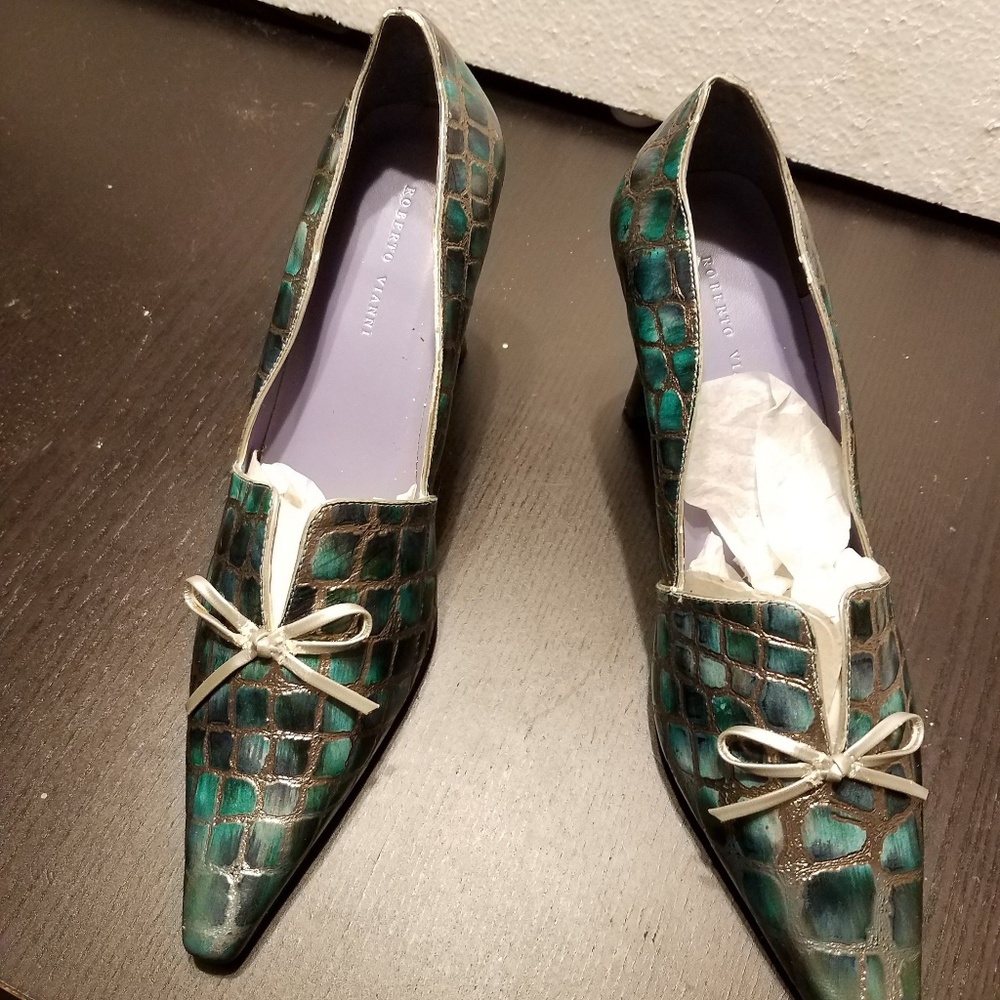 Beautiful green and gold heels